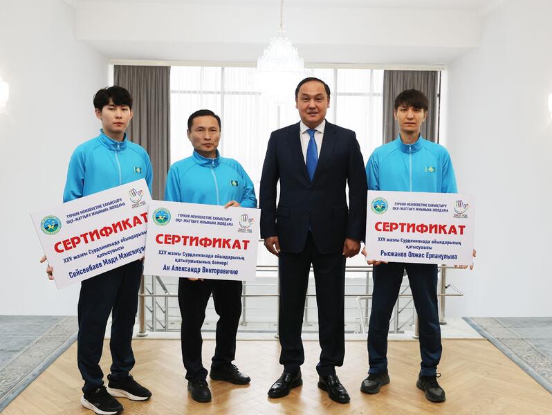 Ербол Карашукеев вручил призёрам XXV летних Сурдлимпийских игр сертификаты на квартиры