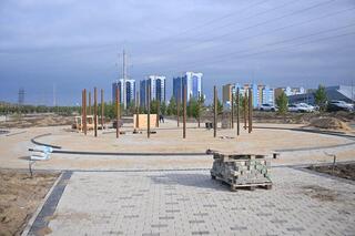 В микрорайоне Карагайлы активно ведется строительство нового парка