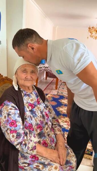 «Анаға тағзым – анаға құрмет»: столичные спортсмены запустили трогательный челлендж ко Дню матери