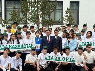 «Таза Қазақстан»: выпускники школ Астаны посадили деревья