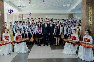 Аким области посетил Назарбаев Интеллектуальную школу в День Жаңару