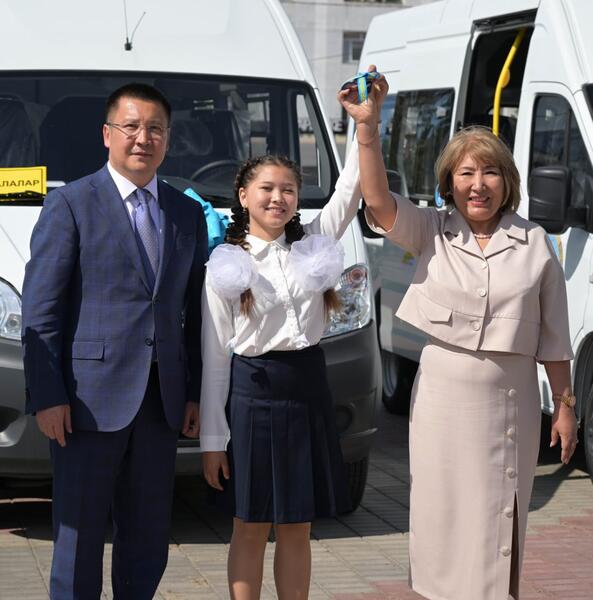 Подарок тем, кто дарит заботу: передача новых автомобилей учреждениям для детей-сирот и оставшихся без попечения родителей