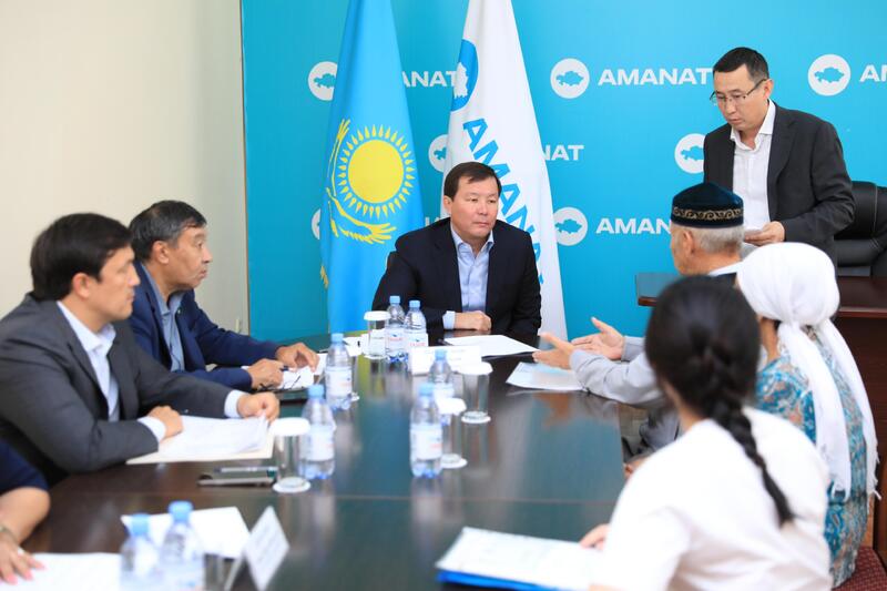 Асхат Шахаров рассмотрел личные вопросы граждан