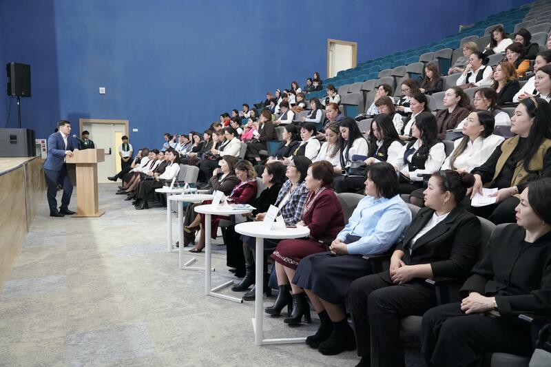 «Интеграция современных лабораторных комплексов и STEAM»: в столице прошел Республиканский научно-практический семинар