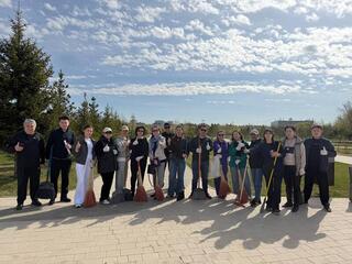 Минздрав РК поддержал «Таза Қазақстан»: сотрудники приняли участие в общегородском субботнике