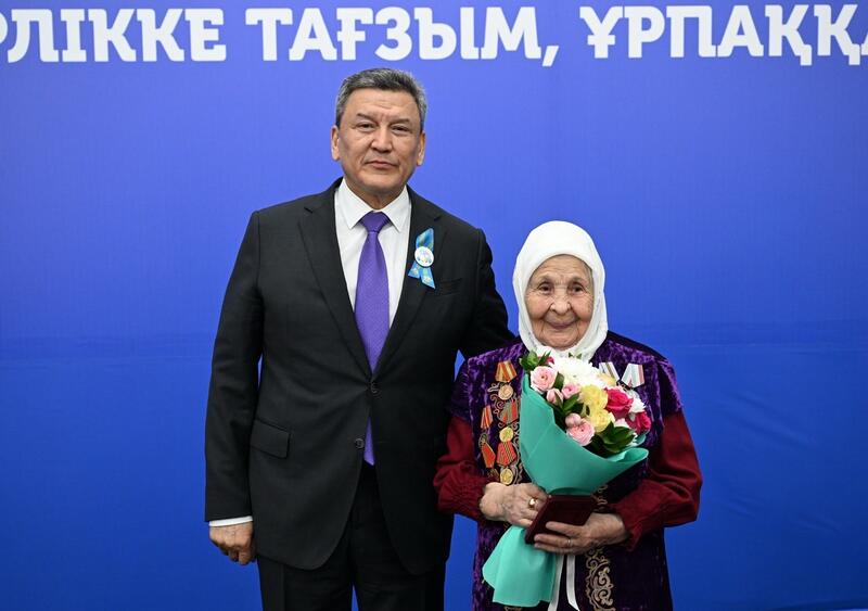 Ветеранам тыла СКО вручили юбилейные медали 80-летия Победы