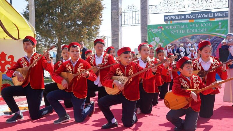 ТУРКЕСТАН: В ОРДАБАСЫ ОДНОВРЕМЕННО ПРОВЕЛИ ОБРЯД «ТҰСАУКЕСЕР» ДЛЯ 50 МАЛЫШЕЙ