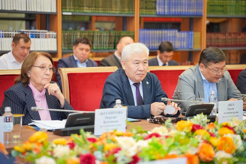 Новая академическая семитомная история Казахстана рекомендована к публикации
