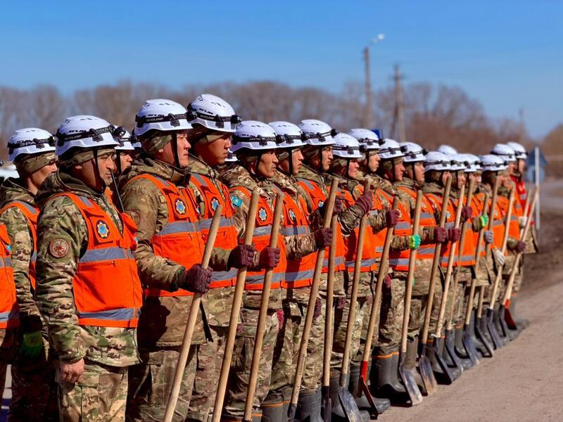 Воинские части МЧС на защите территорий от паводков