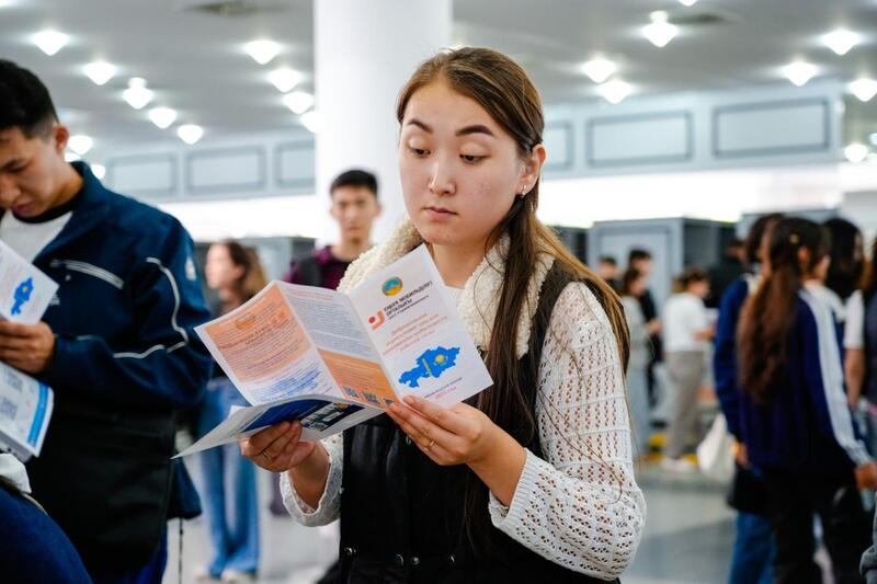 «Жастарға жұмыс»: на ярмарке в Астане было представлено более 1000 вакансий