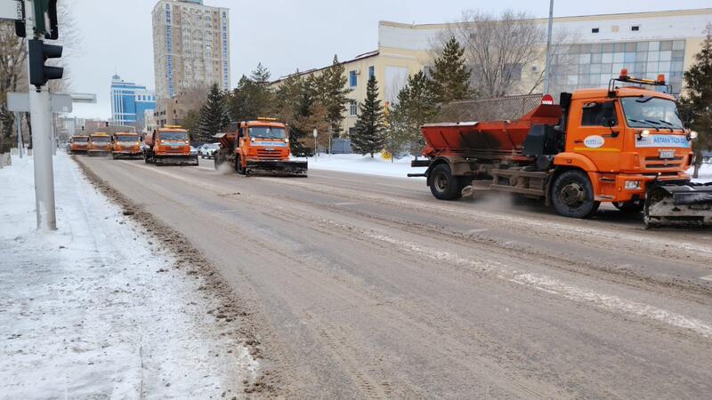 Около трех тысяч дорожных рабочих задействовано в снегоуборочных работах в Астане