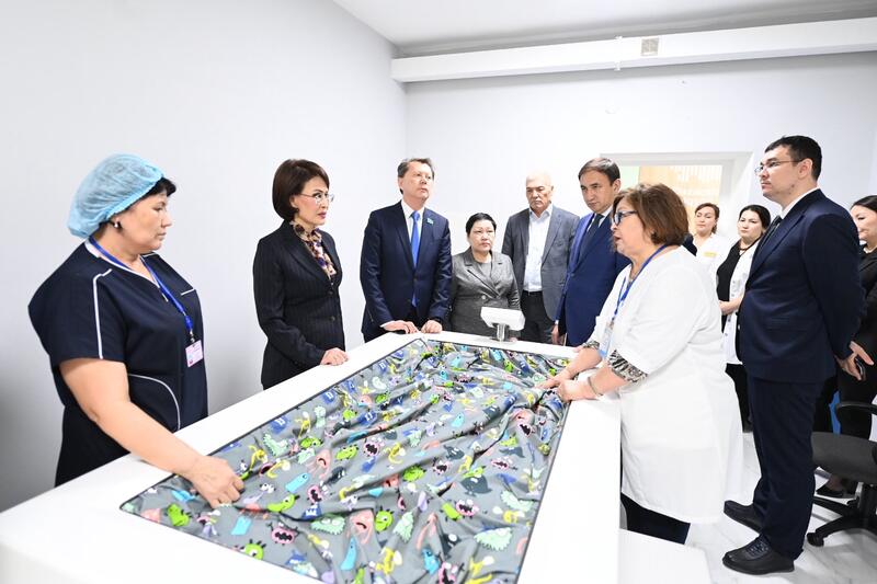 Министр здравоохранения ознакомился с работой центра раннего вмешательства «Қамқорлық»