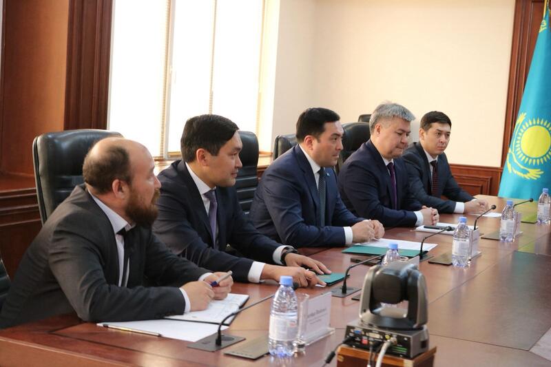 Министр энергетики Казахстана Ерлан Аккенженов провёл встречу с Генеральным секретарём ОПЕК Его Превосходительством Хайтамом Альгайсом в Астане