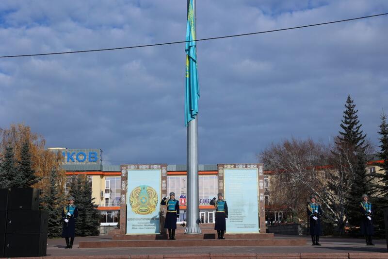 В Рудном состоялась торжественная церемония поднятия Государственного Флага Республики Казахстан в честь Дня Республики