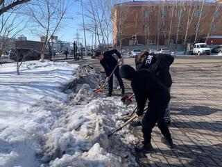 «Таза Қазақстан»: студенты провели субботник в Астане