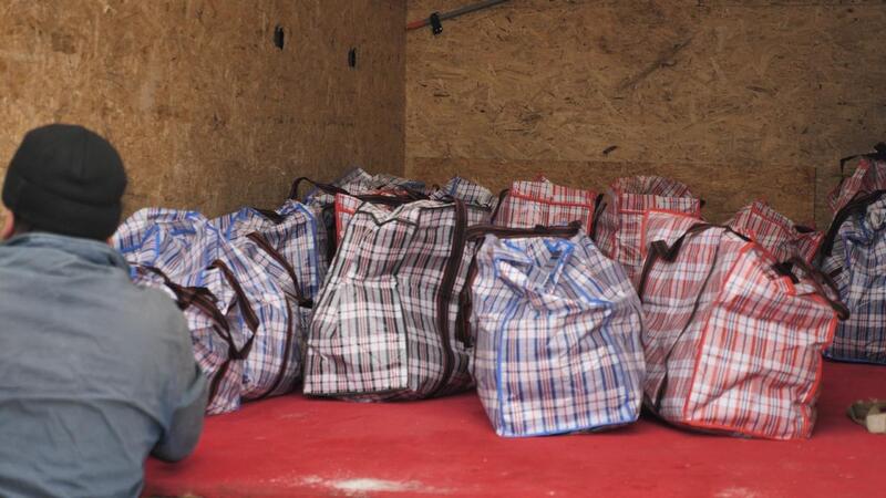 «Марафон добрых дел»: в Астане сотням семей вручили продуктовые корзины