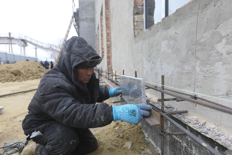 Заместитель акима области посетил строительные объекты в Арале