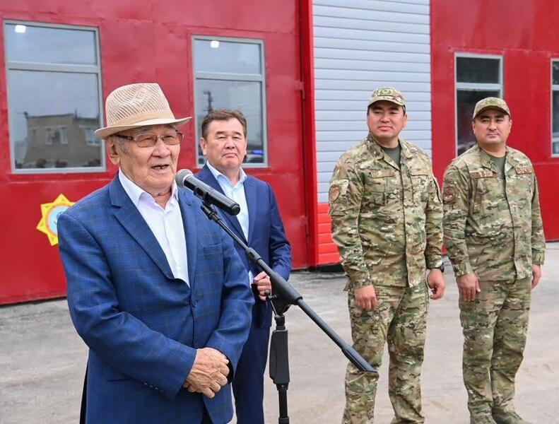 Вручены ключи от новой техники и легковых автомобилей