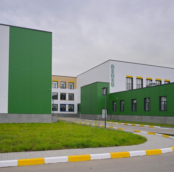 В Павлодаре сегодня произошло по-настоящему знаковое событие — в микрорайоне «Достык» открылась первая в регионе школа будущего, построенная в рамках национального проекта «Келешек мектептері»