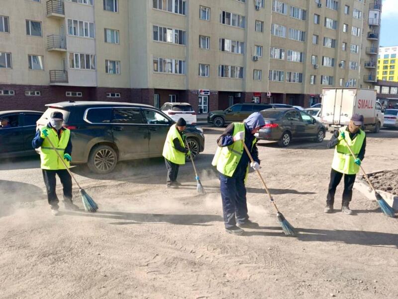 В Астане продолжается масштабная уборка после зимы