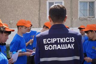Полицейские и волонтеры закрасили наркограффити и провели профилактическую акцию в Экибастузе