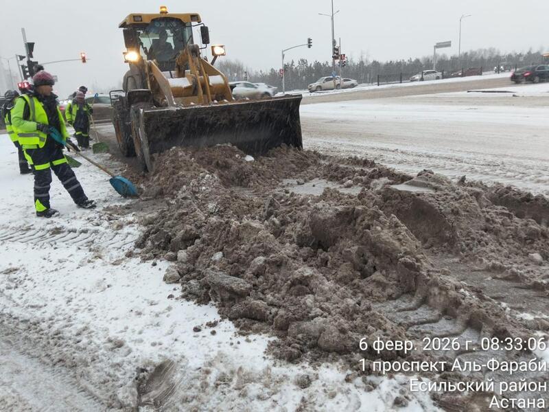 Более 3 000 дорожных рабочих и свыше 1 700 единиц спецтехники задействовано в снегоуборочных работах в Астане
