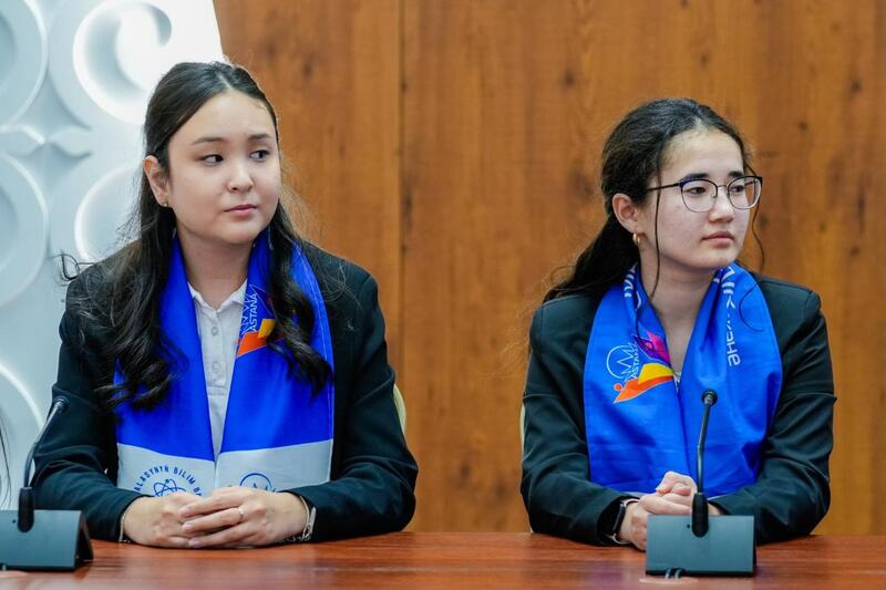 Создание безопасных пространств и развитие инфраструктуры для подростков обсудили депутаты маслихата со школьными активистами в Астане