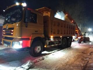Почти 400 единиц спецтехники задействуют в снегоуборочных работах ночью в Астане
