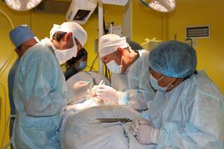 Впервые в Алматы несовершеннолетнему пациенту выполнена тотальная замена тазобедренного сустава