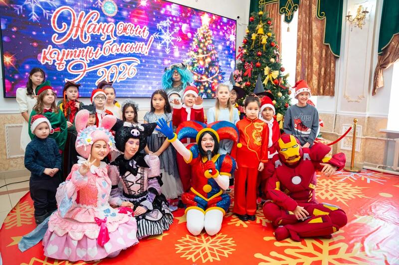 В Талдыкоргане состоялась новогодняя елка акима города, 1000 детей посетили цирковое представление