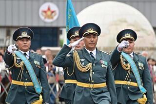 Свыше 200 выпускников Национального университета обороны получили дипломы магистра