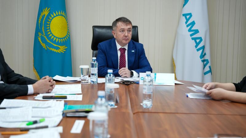 Министр юстиции Республики Казахстан Ерлан Сарсембаев провел прием граждан на площадке общественной приемной партии AMANAT