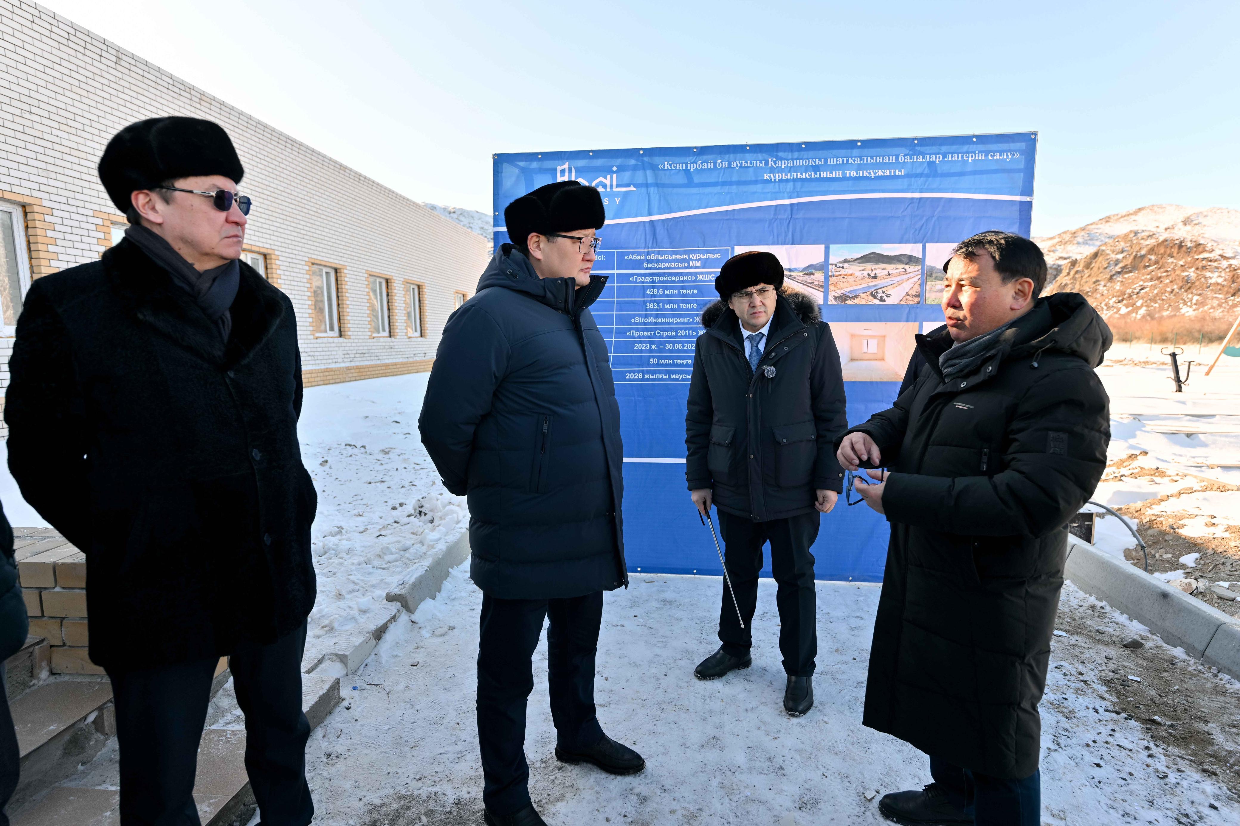 Аким области посетил недостроенные объекты в Абайском районе