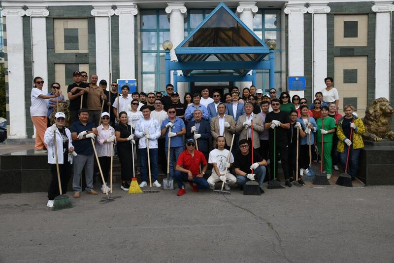 «Таза Қазақстан»: В Астане работники сферы культуры провели экологическую акцию