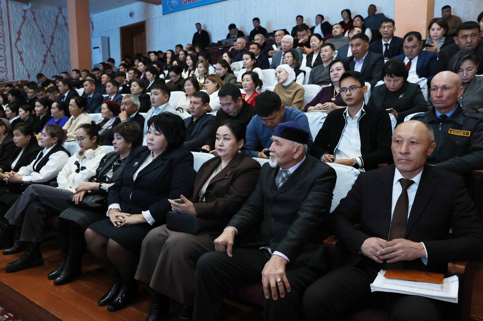 Ербол Карашукеев встретился с жителями Байзакского района