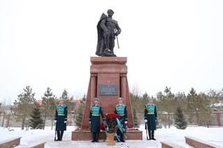 В Вооруженных силах почтили память Героя Советского Союза Бауыржана Момышулы