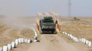 Военнослужащие Нацгвардии осваивают новую бронемашину отечественного производства "Барыс 6х6"