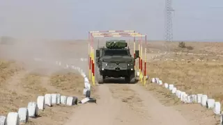 Военнослужащие Нацгвардии осваивают новую бронемашину отечественного производства "Барыс 6х6"