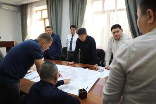 Аким города Ернат Бәзіл рассмотрел проект развития правого берега реки Каратал