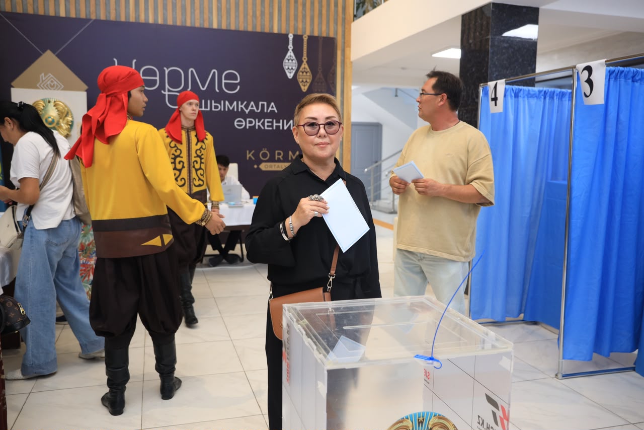 АРТИСТЫ АНСАМБЛЯ «КАЗЫНА» СДЕЛАЛИ СВОЙ ВЫБОР