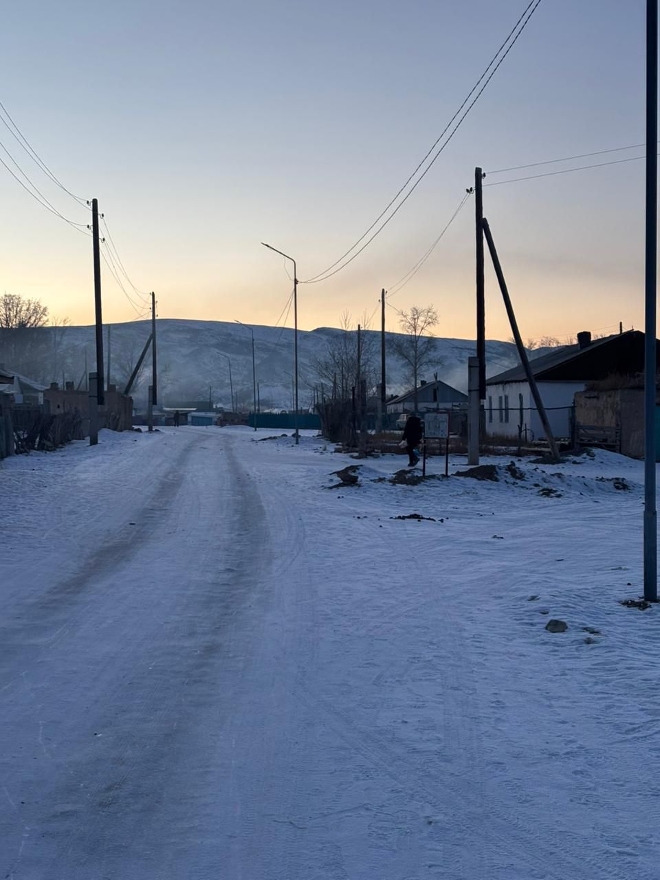 В Аксуатском районе ведутся работы по уличному освещению