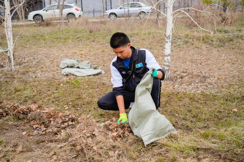 «Таза Қазақстан»: столичная молодежь провела экоакцию на набережной Есиля