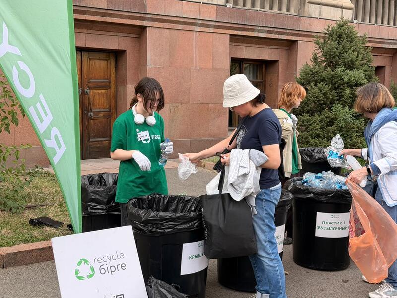 От сортировки до обмена: в Алматы прошла экологическая акция Recycle Бірге
