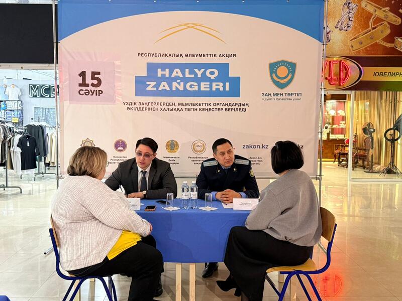 В городе Темиртау в торговом доме «Пассаж» прошла республиканская акция «Юридическая аптека», в рамках которой жителям была оказана бесплатная правовая помощь.