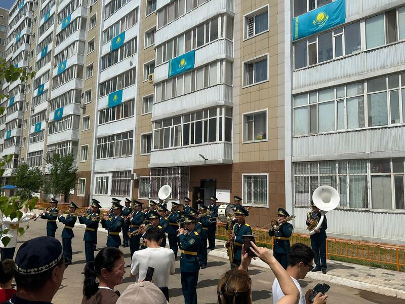 Новый двор открыли в столичном районе Сарайшык в День Государственных символов