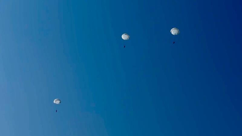 Курсанты военного института впервые выполнили учебные прыжки с парашютом