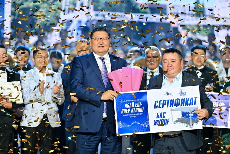 Победителю областного конкурса «Абай елі – өнер кеніші» подарили современный сборный сценический комплекс