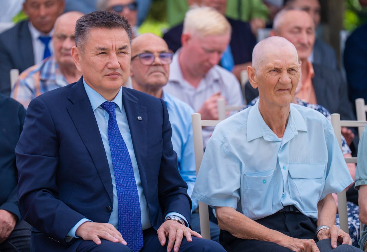 Новый микроавтобус появился у постояльцев Центра оказания соцуслуг Глубоковского района