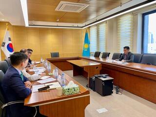 А. Ертаев и Чжо Тэ-ик обсудили вопросы включения Казахстана в южнокорейскую систему разрешения на трудоустройство иностранцев