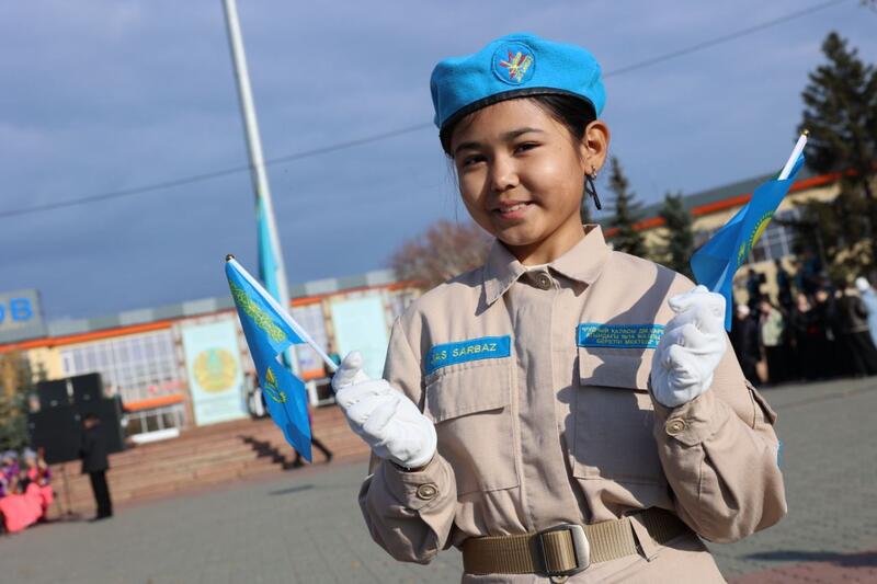 В Рудном состоялась торжественная церемония поднятия Государственного Флага Республики Казахстан в честь Дня Республики